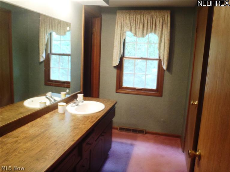37418 Hunters Ridge Solon, OH 44139 - Photo 14 of 23 Gallery Image 14