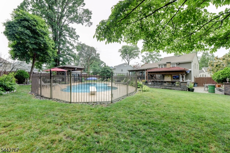 835 Colonial Arms Road Union, NJ 07083 - Photo 29 of 39