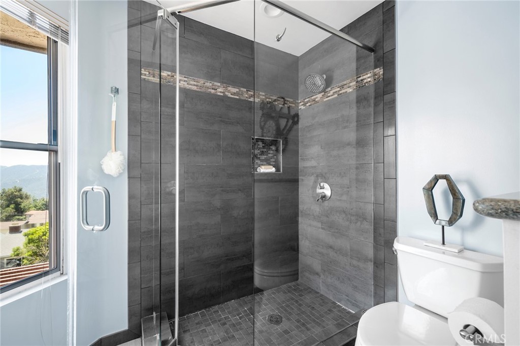 3404 Markridge Road La Crescenta, CA 91214 - Photo 29 of 67 Separate shower...