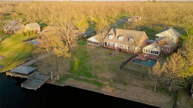 $1,135,000 | 164 Melrose Bend Boulevard, Natchez, LA 71456