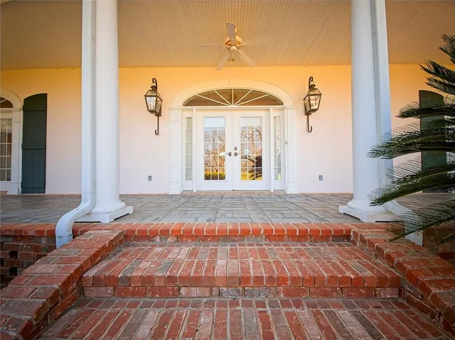 $1,135,000 | 164 Melrose Bend Boulevard, Natchez, LA 71456