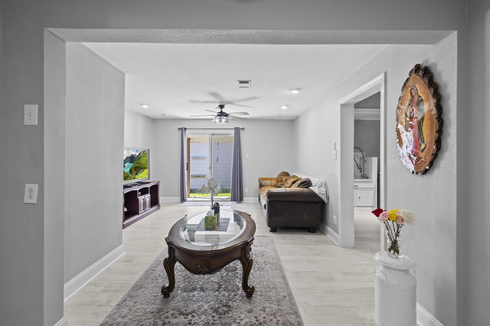 1006 Montgomery Street Port Neches, TX 77651 - Photo 18 of 29 a living room with furniture and a table