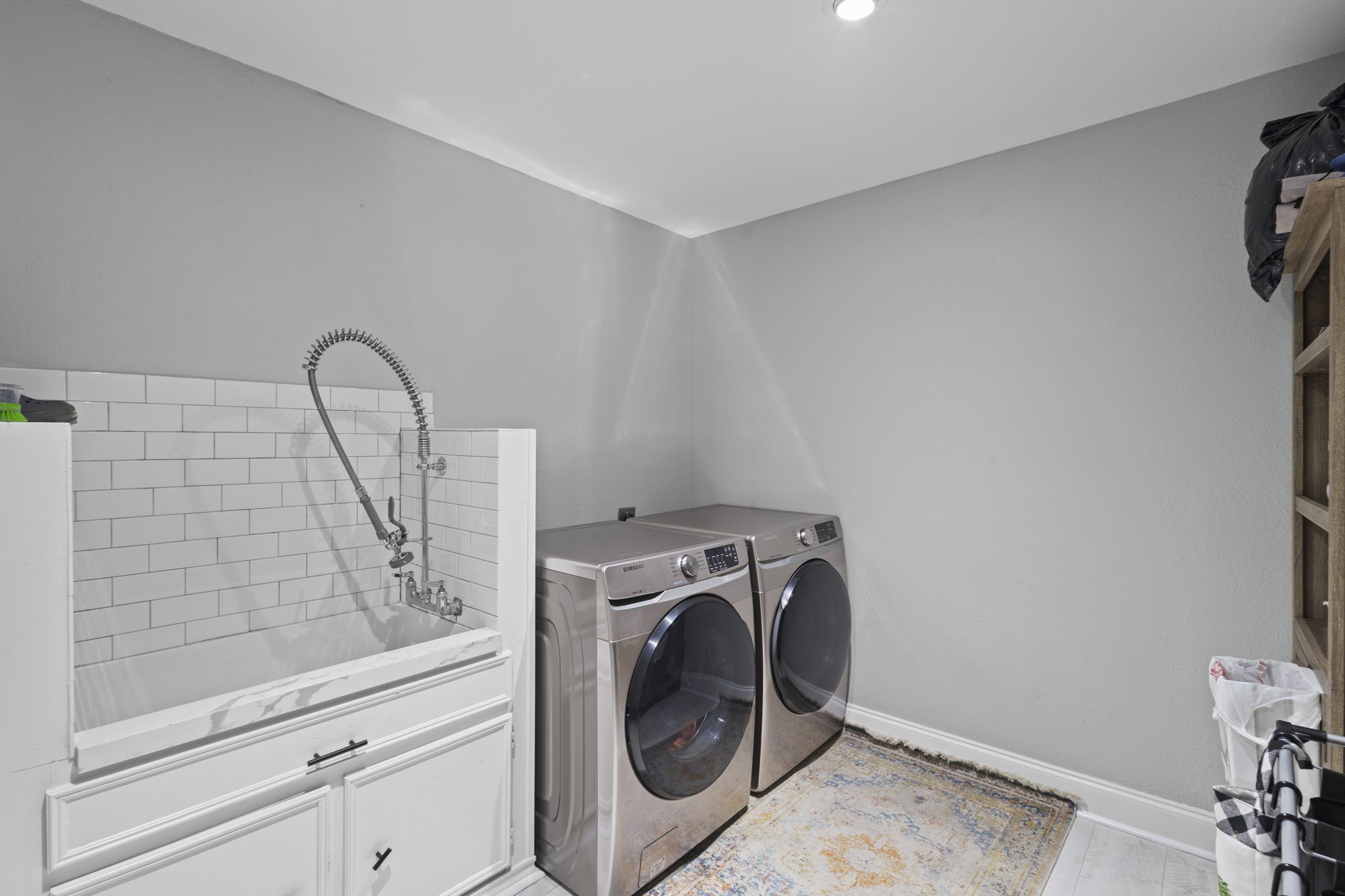 1006 Montgomery Street Port Neches, TX 77651 - Photo 21 of 29 a utility room with dryer and washer