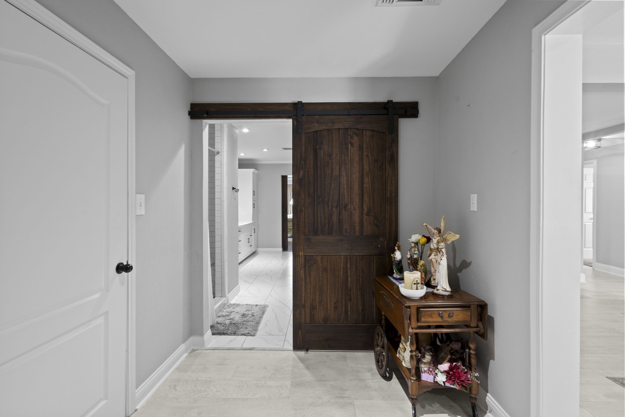 1006 Montgomery Street Port Neches, TX 77651 - Photo 22 of 29 a view of room with furniture and wooden floor