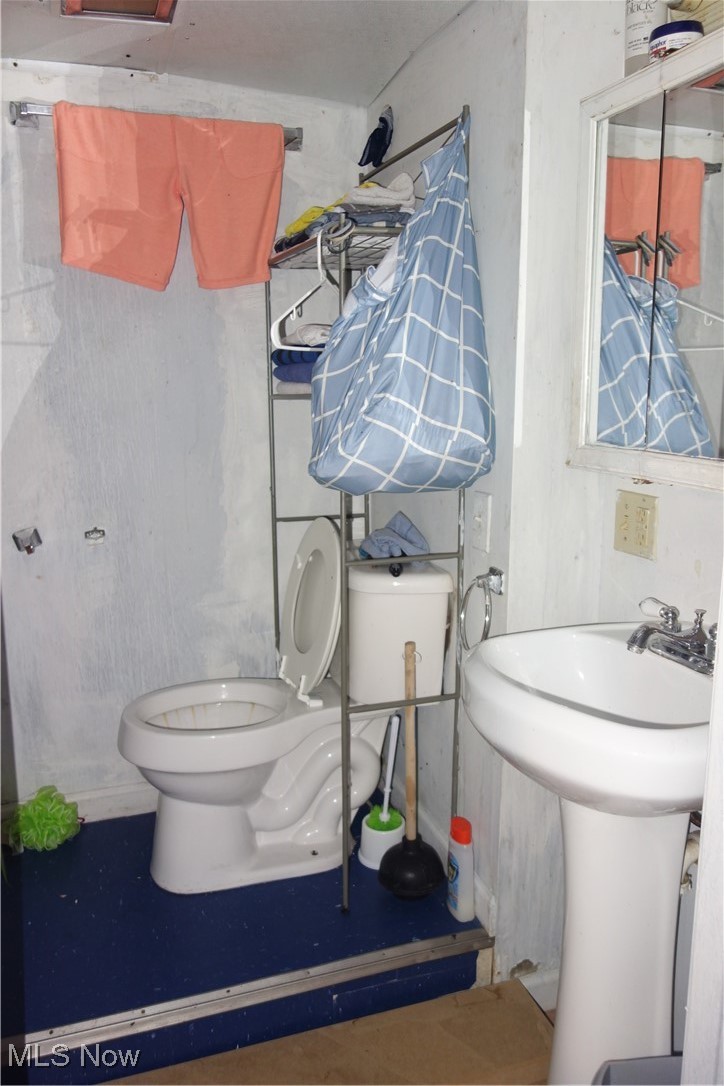 6238 Manchester Road Clinton, OH 44216 - Photo 27 of 33 Rear Unit Full Bathroom