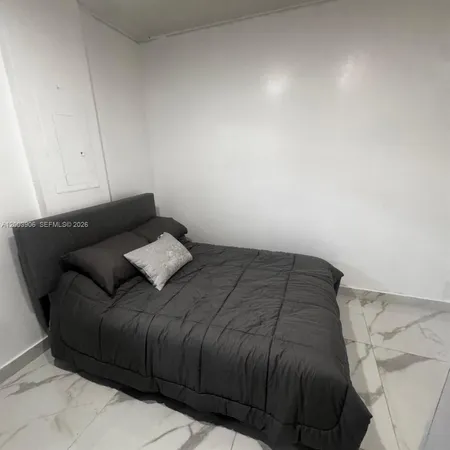 $1,200 | 15761 Southwest 42nd Terrace, Unit 1, Miami, FL 33185