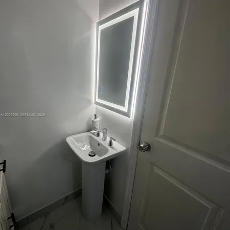 $1,200 | 15761 Southwest 42nd Terrace, Unit 1, Miami, FL 33185