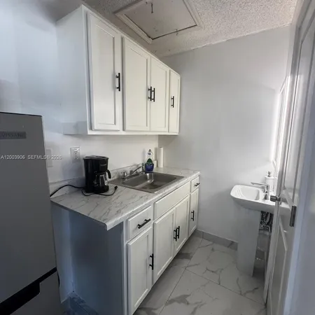 $1,200 | 15761 Southwest 42nd Terrace, Unit 1, Miami, FL 33185