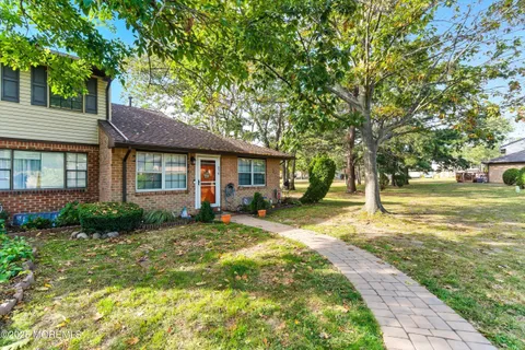 $335,000 | 576 Labanna Court, Brick, NJ 08724