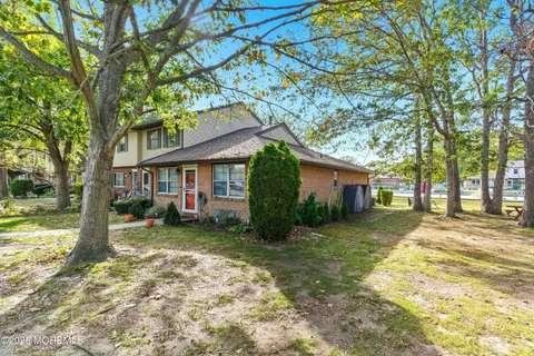 $335,000 | 576 Labanna Court, Brick, NJ 08724