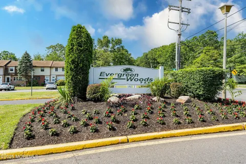 $335,000 | 576 Labanna Court, Brick, NJ 08724