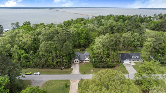 $2,500 | 358 Bridgeview Drive, Onalaska, TX 77360