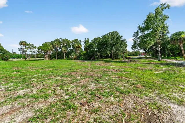 $1,899,900 | 5240 20th Street, Vero Beach, FL 32966