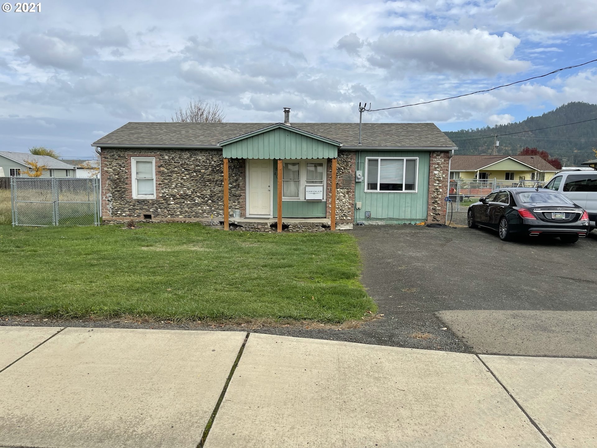 840 South Comstock Road Sutherlin, OR 97479 - Photo 2 of 14 Gallery Image 2