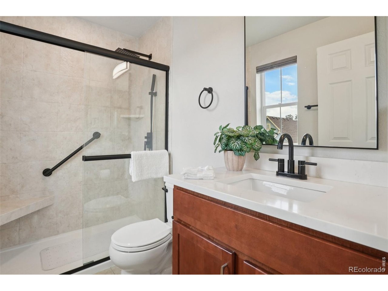 727 Rawlins Way Lafayette, CO 80026 - Photo 17 of 27 Primary bath