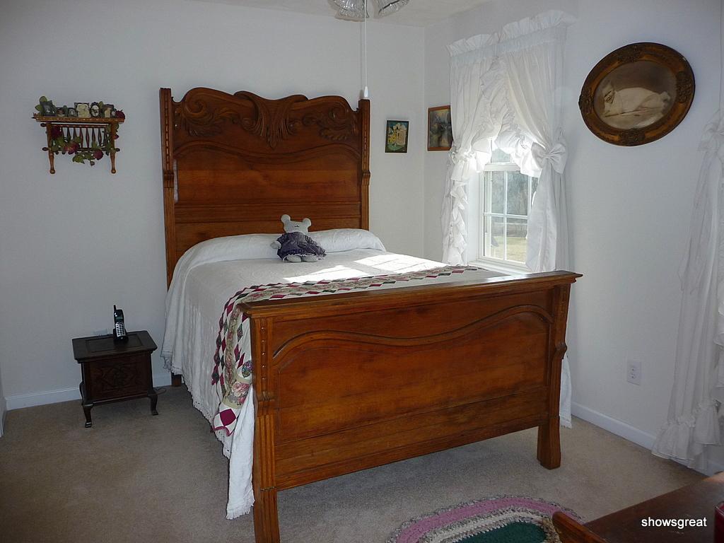 1770 Meadows Road Vinton, VA 24179 - Photo 11 of 37 a bedroom with a bed and a window