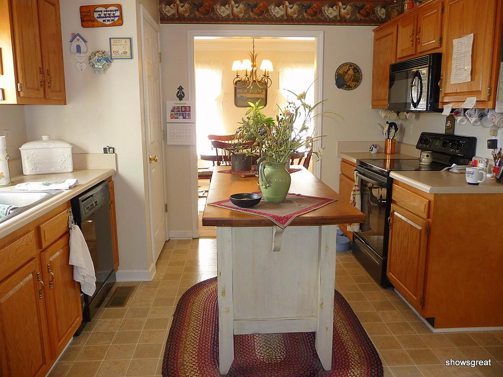1770 Meadows Road Vinton, VA 24179 - Photo 3 of 37 a dining room with furniture and a window