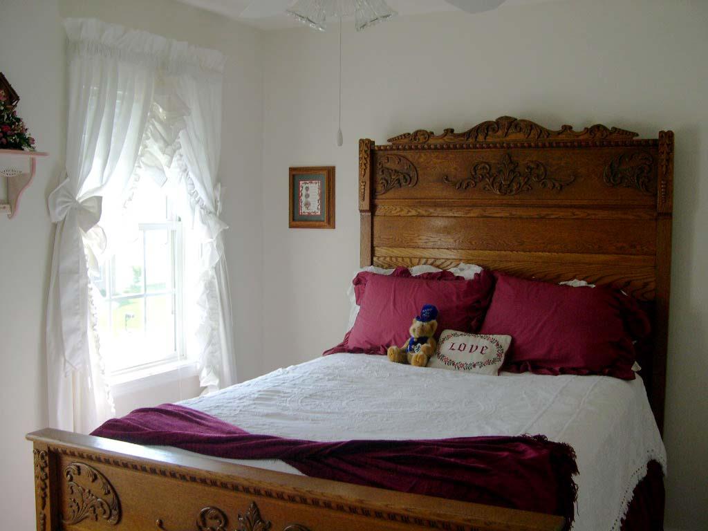 1770 Meadows Road Vinton, VA 24179 - Photo 24 of 37 a bedroom with a bed and a window