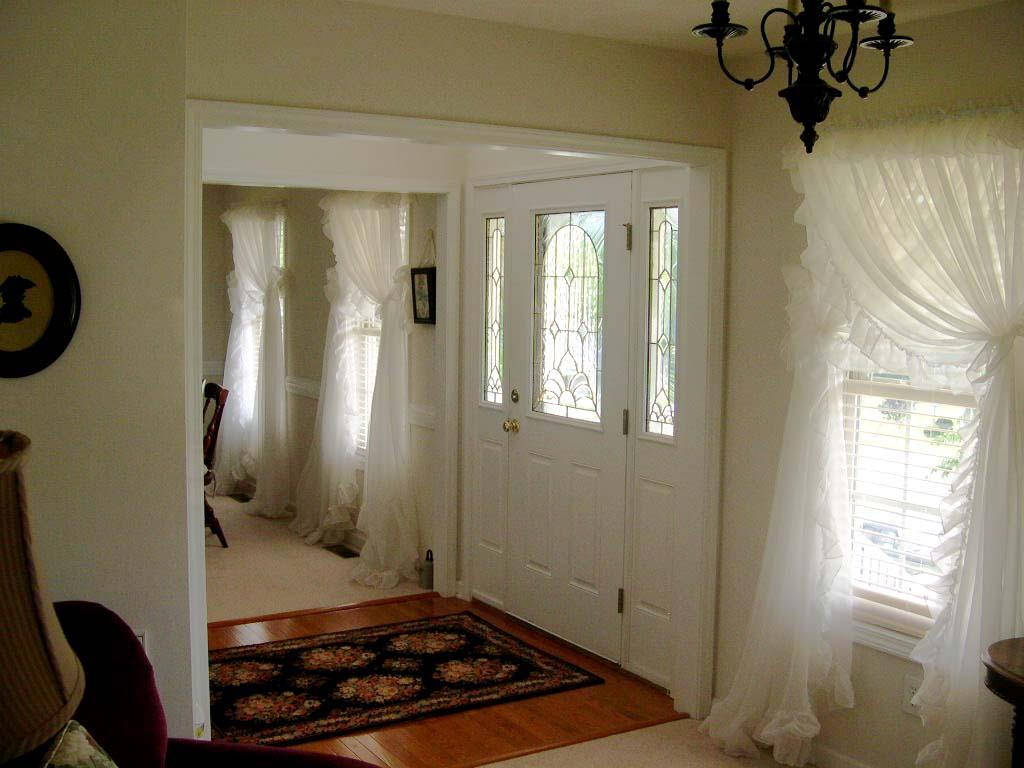 1770 Meadows Road Vinton, VA 24179 - Photo 28 of 37 a view of a livingroom with a window