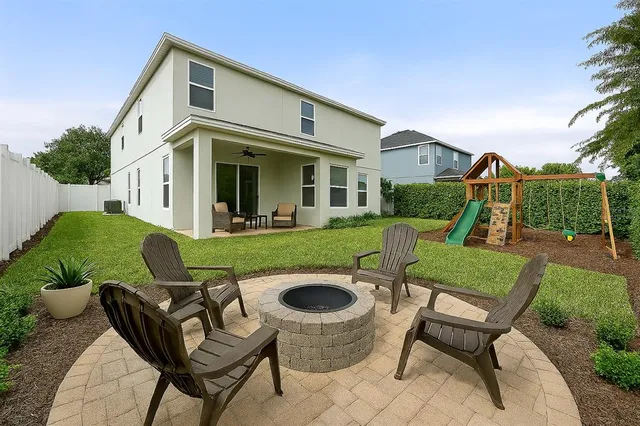 a view of a house with a backyard