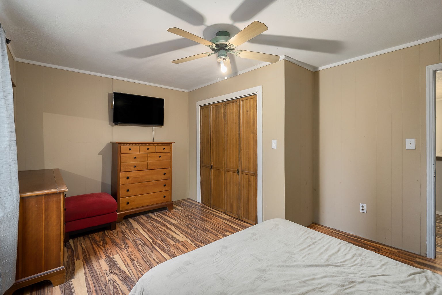 394 Dale Ridge Road Dowelltown, TN 37059 - Photo 22 of 32 a bedroom with a bed and a television