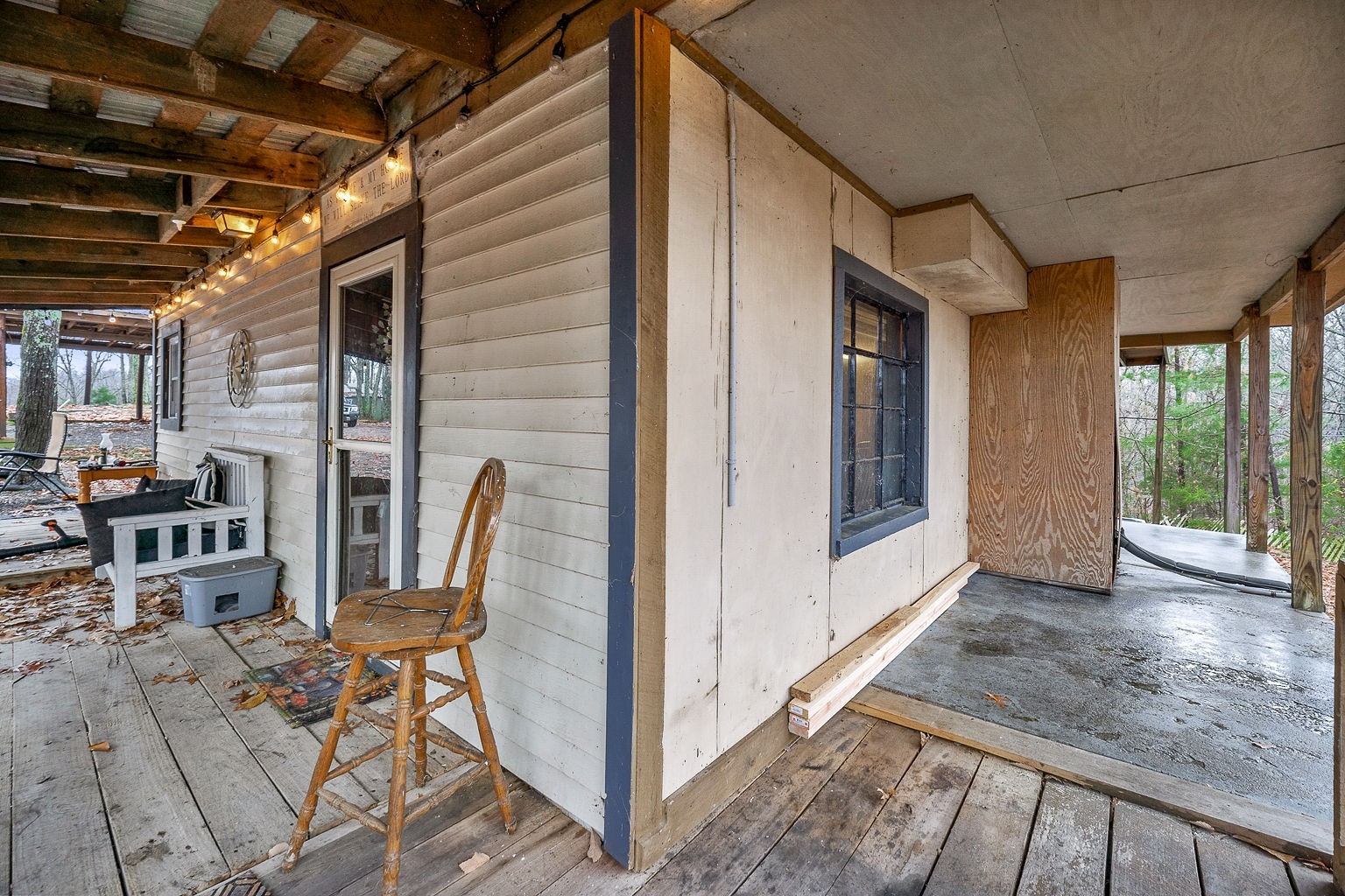394 Dale Ridge Road Dowelltown, TN 37059 - Photo 28 of 32 a view of a patio with table and chairs and wooden floor