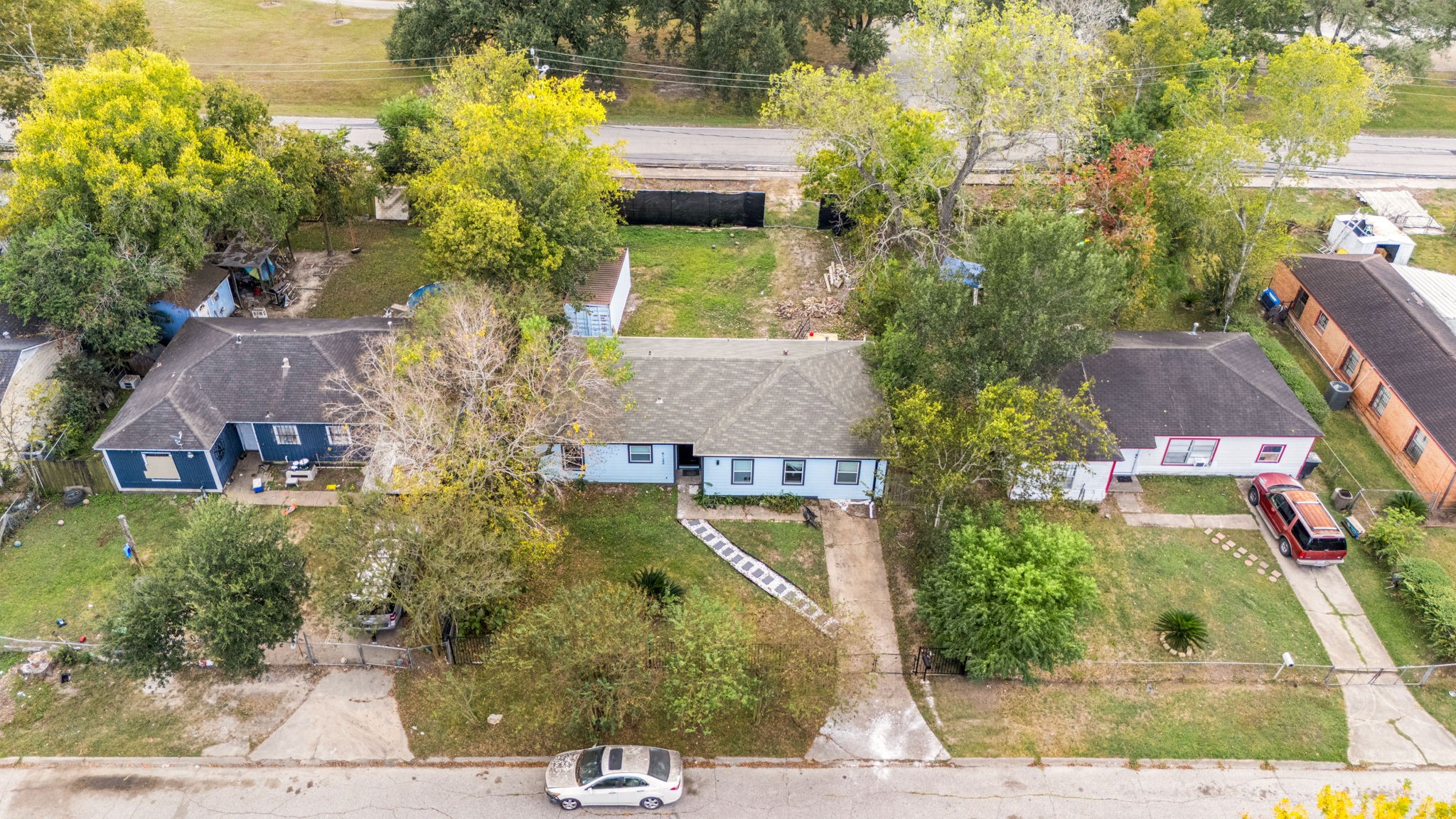 6122 Beldart Street Houston, TX 77033 - Photo 17 of 24 an aerial view of a house with a yard basket ball court and outdoor seating