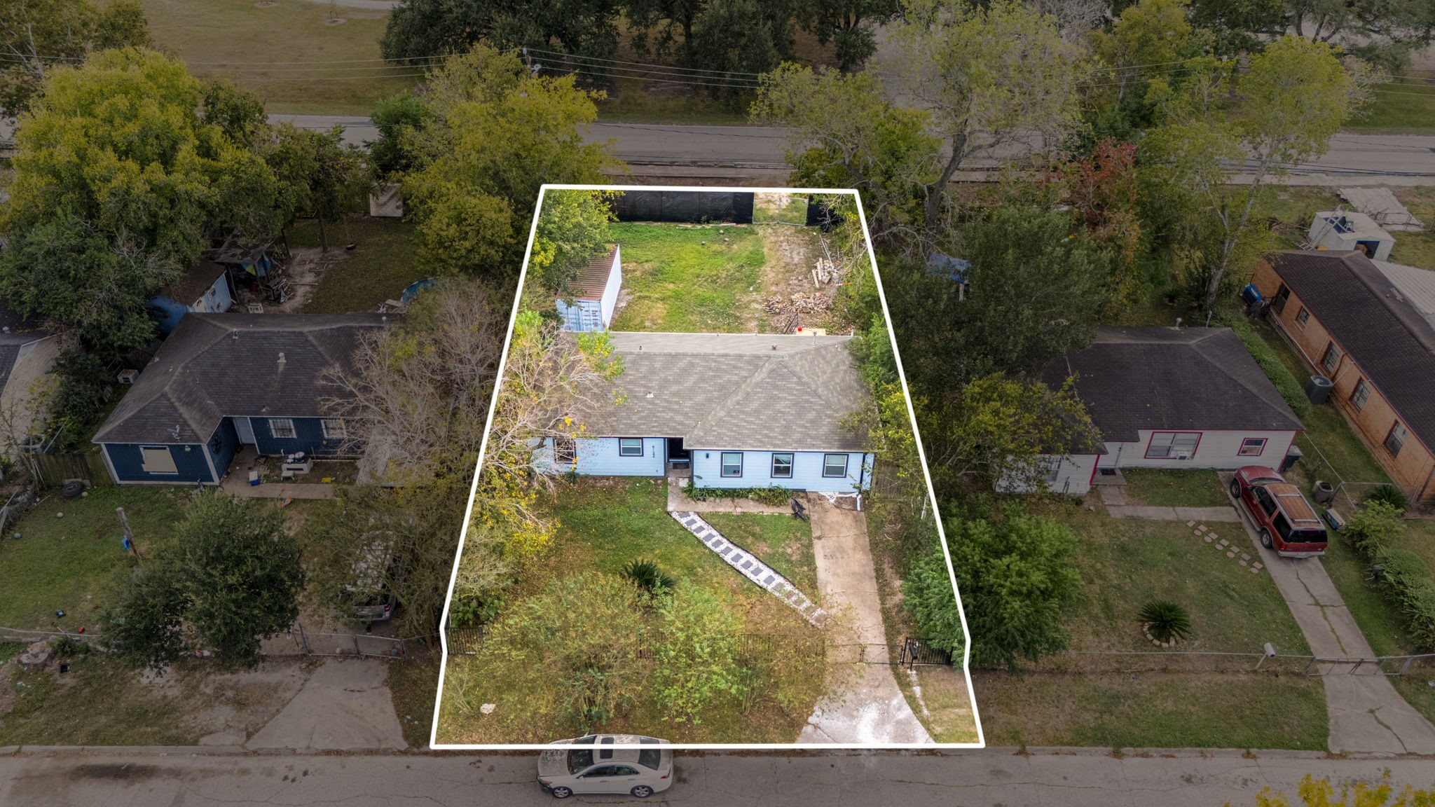 6122 Beldart Street Houston, TX 77033 - Photo 18 of 24 an aerial view of a house with a yard