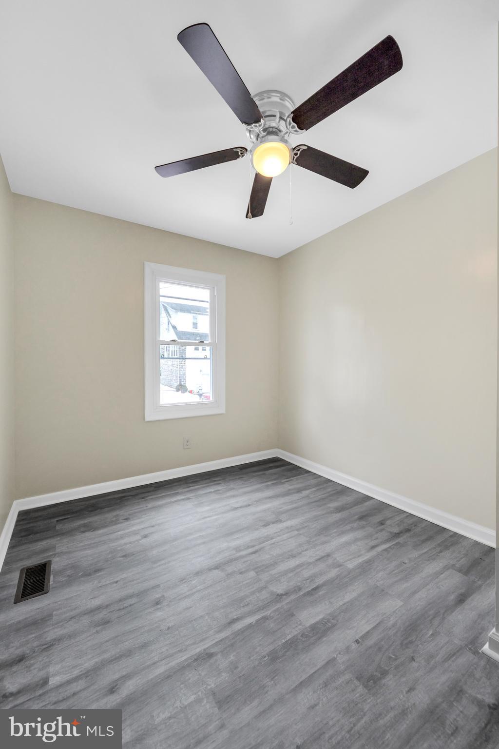 139 Oakley Road Upper Darby, PA 19082 - Photo 18 of 34
