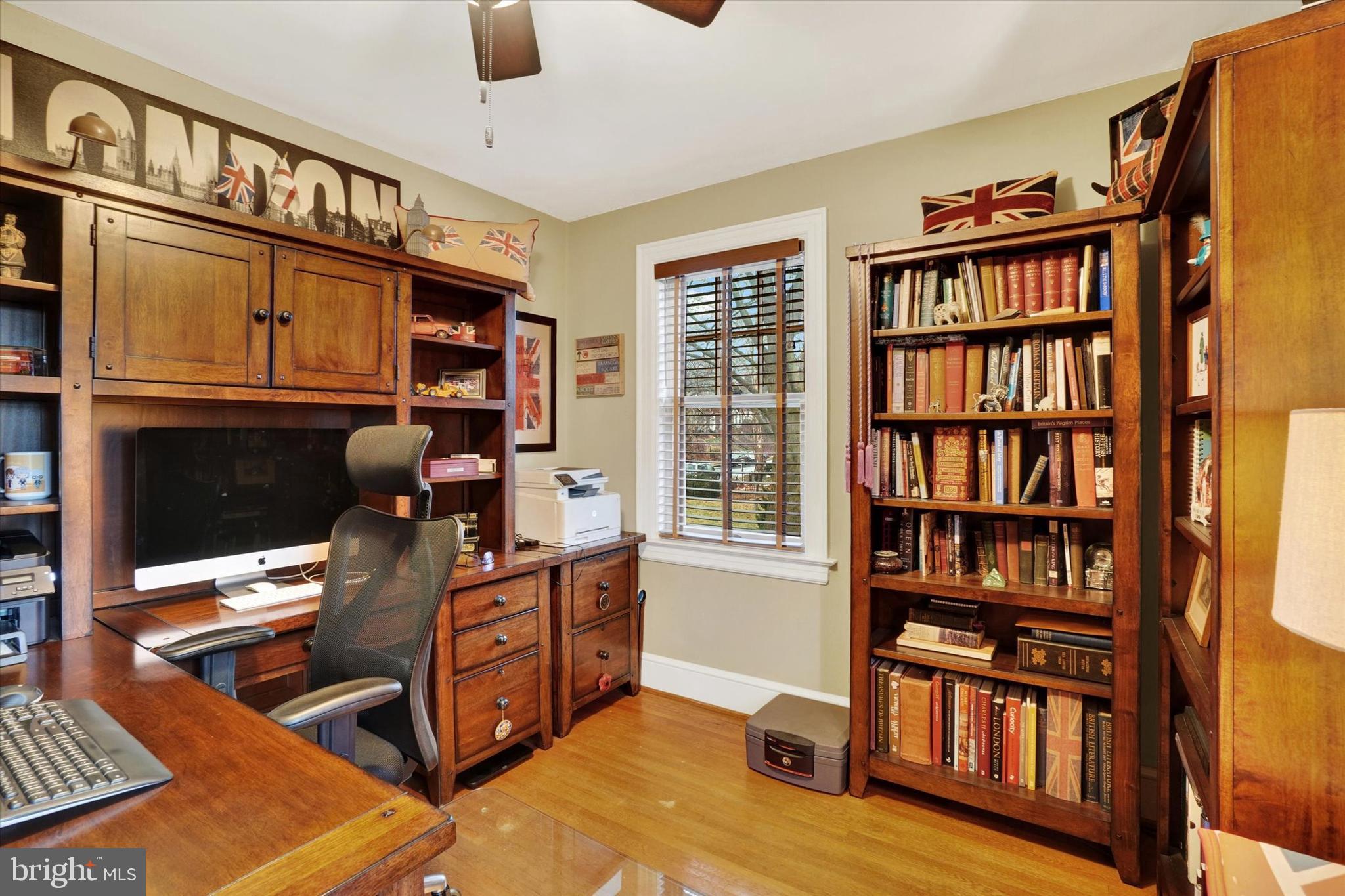 185 Peyton Road York, PA 17403 - Photo 19 of 38 a view of living room with furniture and book shelf