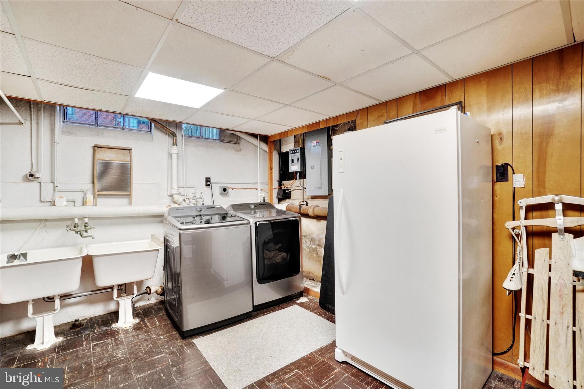 185 Peyton Road York, PA 17403 - Photo 32 of 38 a kitchen with stainless steel appliances granite countertop a refrigerator and a sink