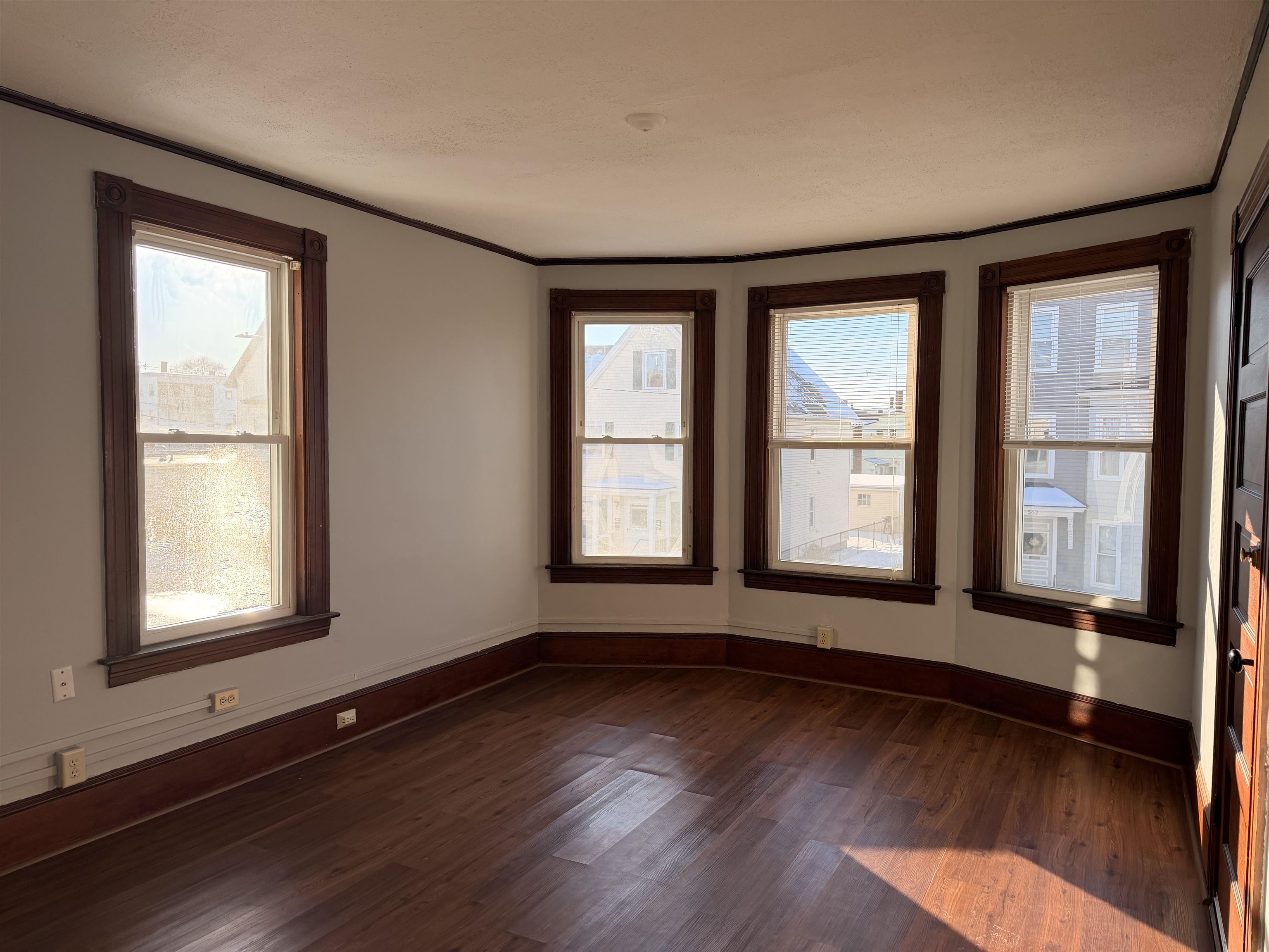 561 Rimmon Street Manchester, NH 03102 - Photo 4 of 6