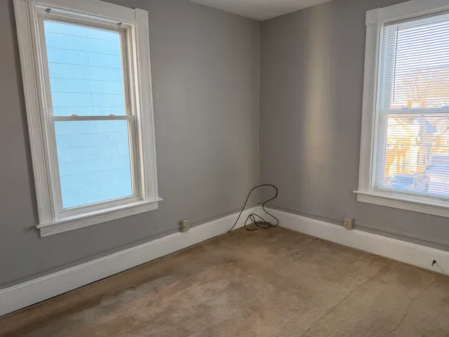 $1,800 | 561 Rimmon Street, Manchester, NH 03102