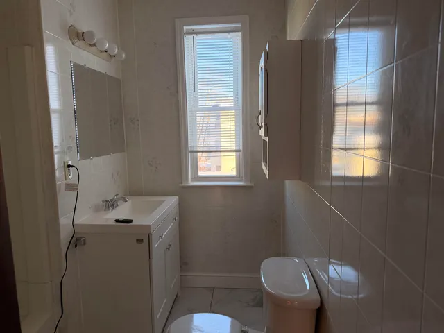 $1,800 | 561 Rimmon Street, Manchester, NH 03102