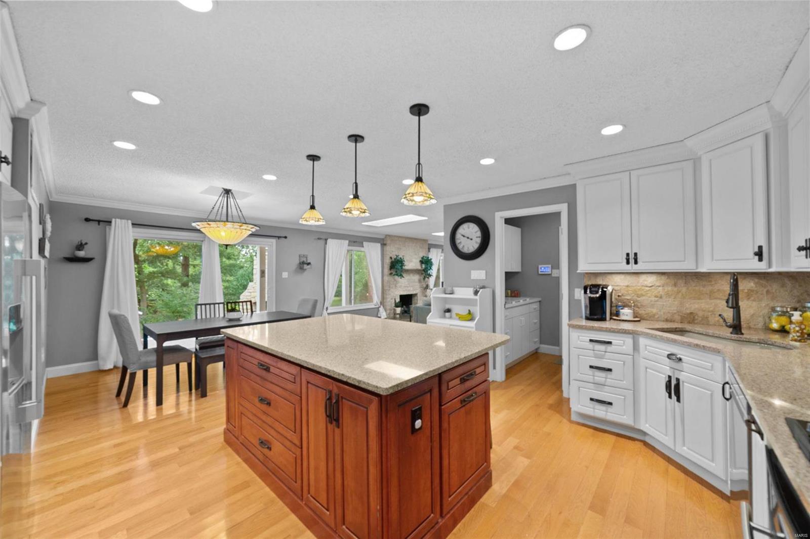 1617 Sunnyridge Road Ballwin, MO 63011 - Photo 3 of 25 Gallery Image 3