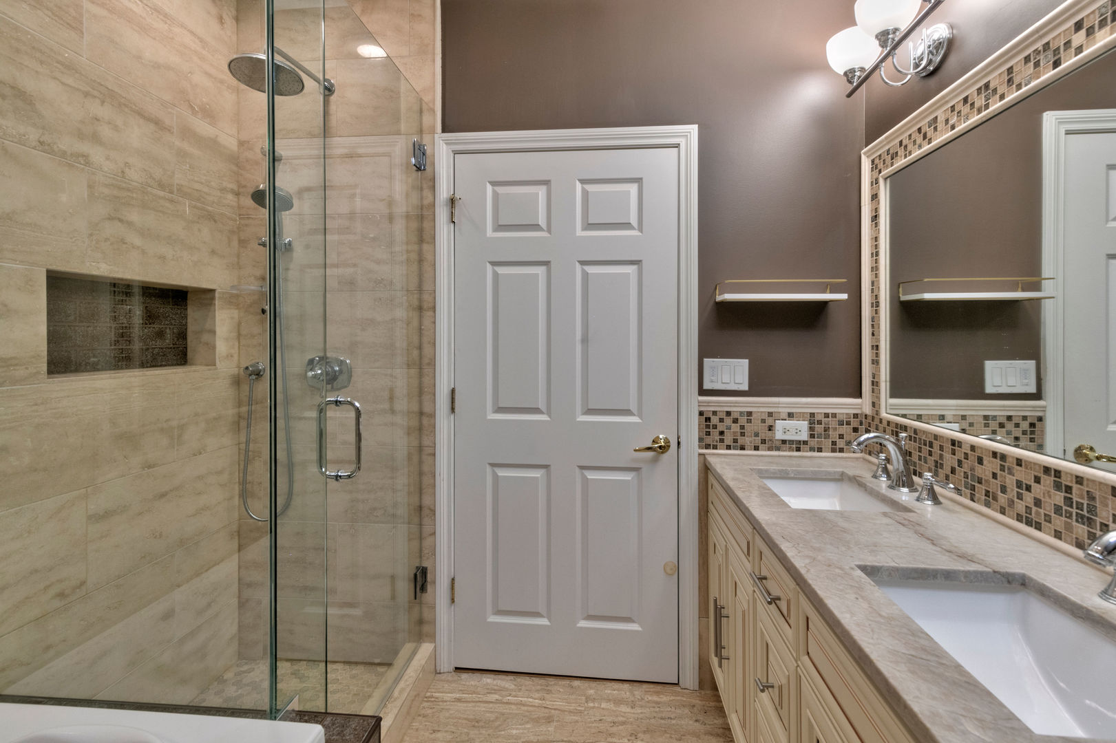 7746 North Sheridan Road, Unit 2L Chicago, IL 60626 - Photo 14 of 22 a bathroom with a shower sink and mirror