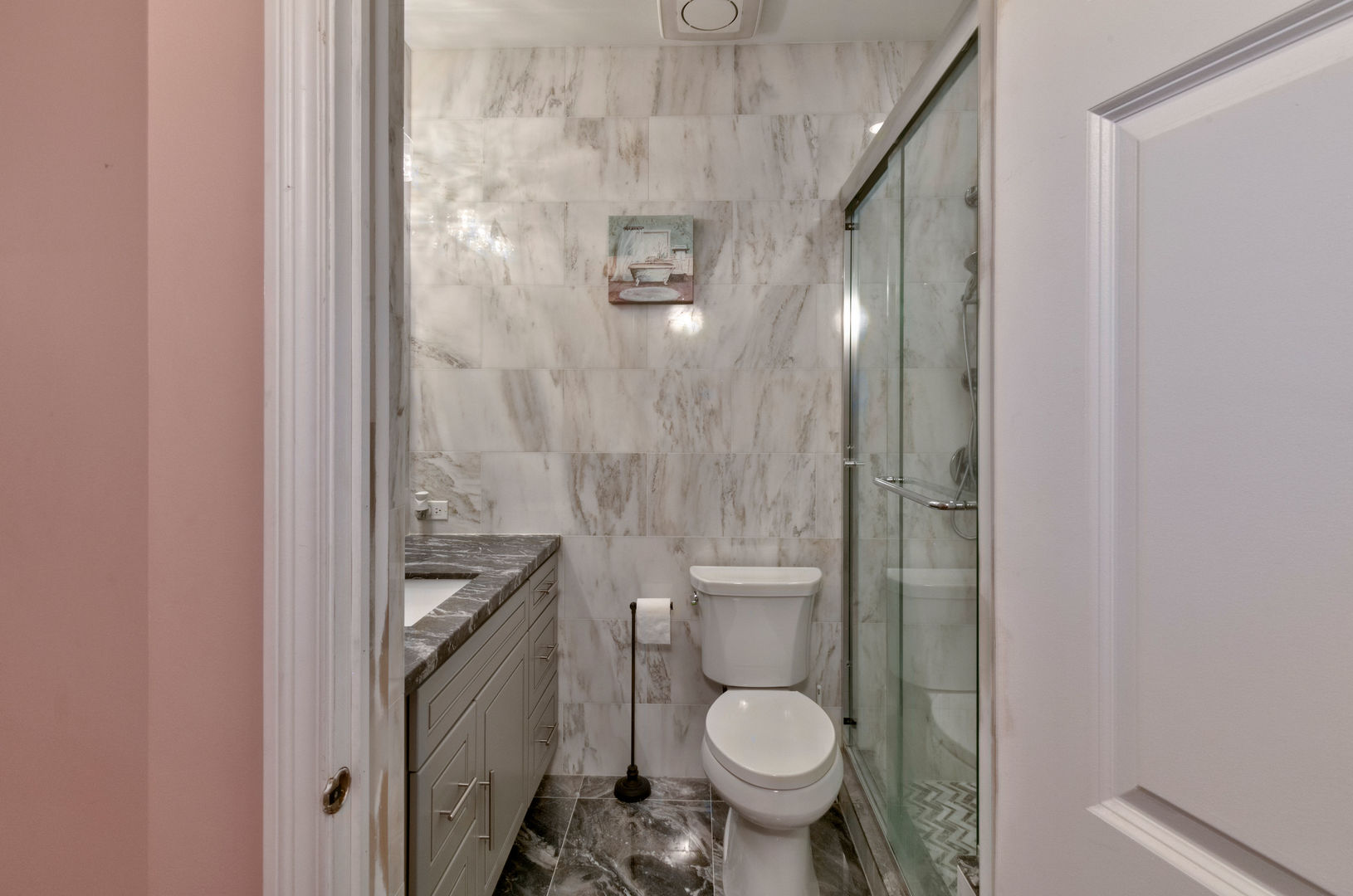 7746 North Sheridan Road, Unit 2L Chicago, IL 60626 - Photo 19 of 22 a bathroom with a toilet and a shower