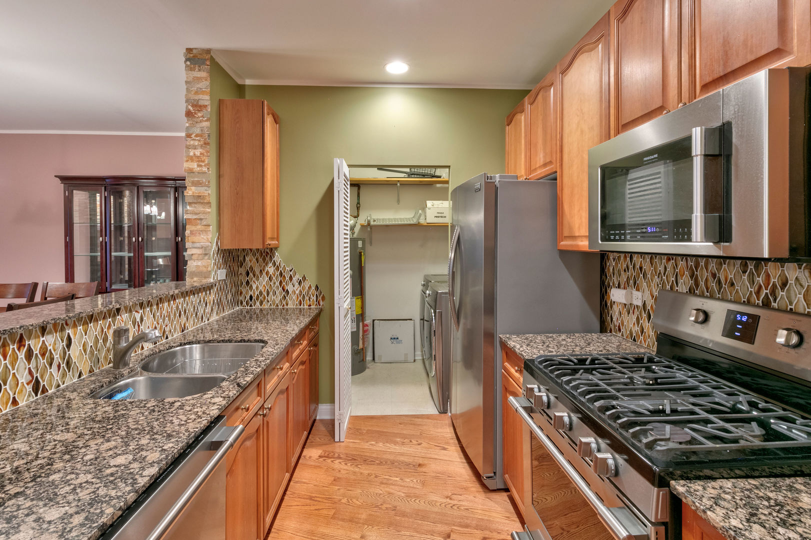 7746 North Sheridan Road, Unit 2L Chicago, IL 60626 - Photo 9 of 22 a kitchen with stainless steel appliances granite countertop a sink stove and refrigerator