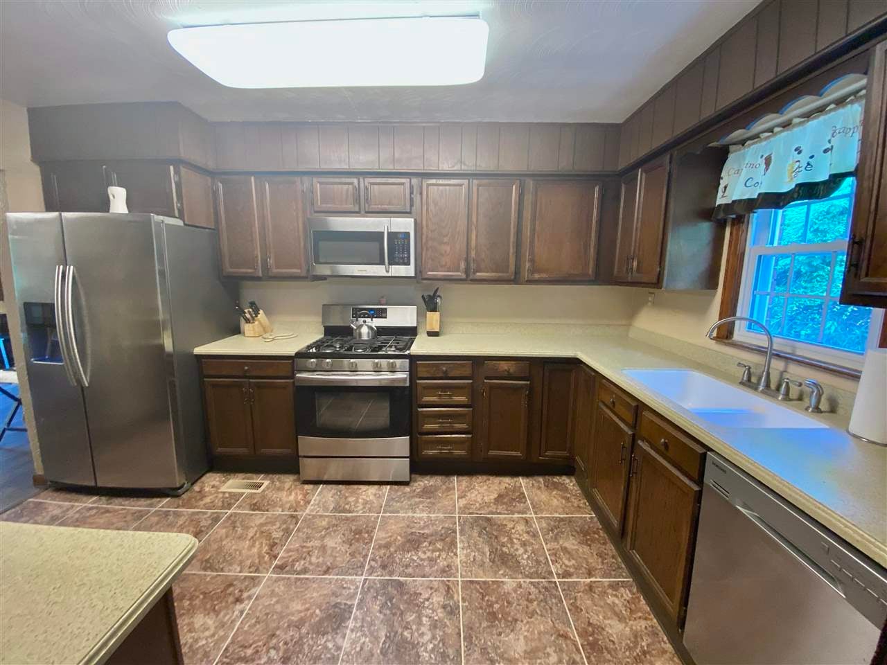4133 16th St Road Huntington, WV 25701 - Photo 4 of 10 Gallery Image 4