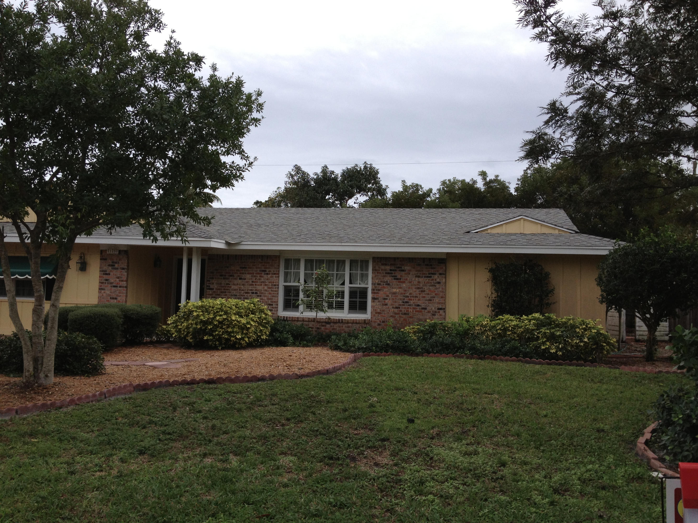 125 Norfolk Road Jupiter, FL 33469 - Photo 3 of 23 Front yard