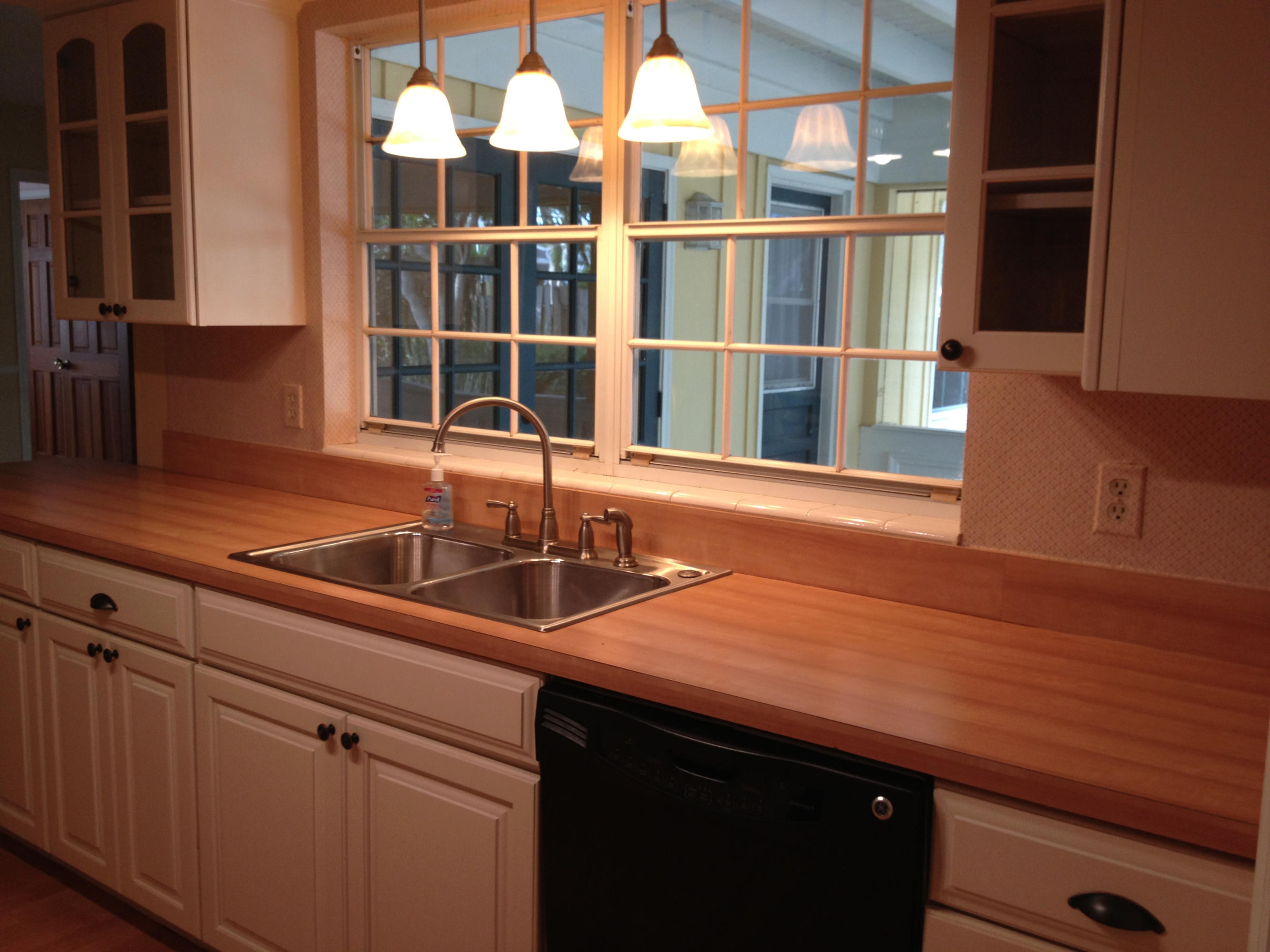 125 Norfolk Road Jupiter, FL 33469 - Photo 10 of 23 Kitchen facing the backyard