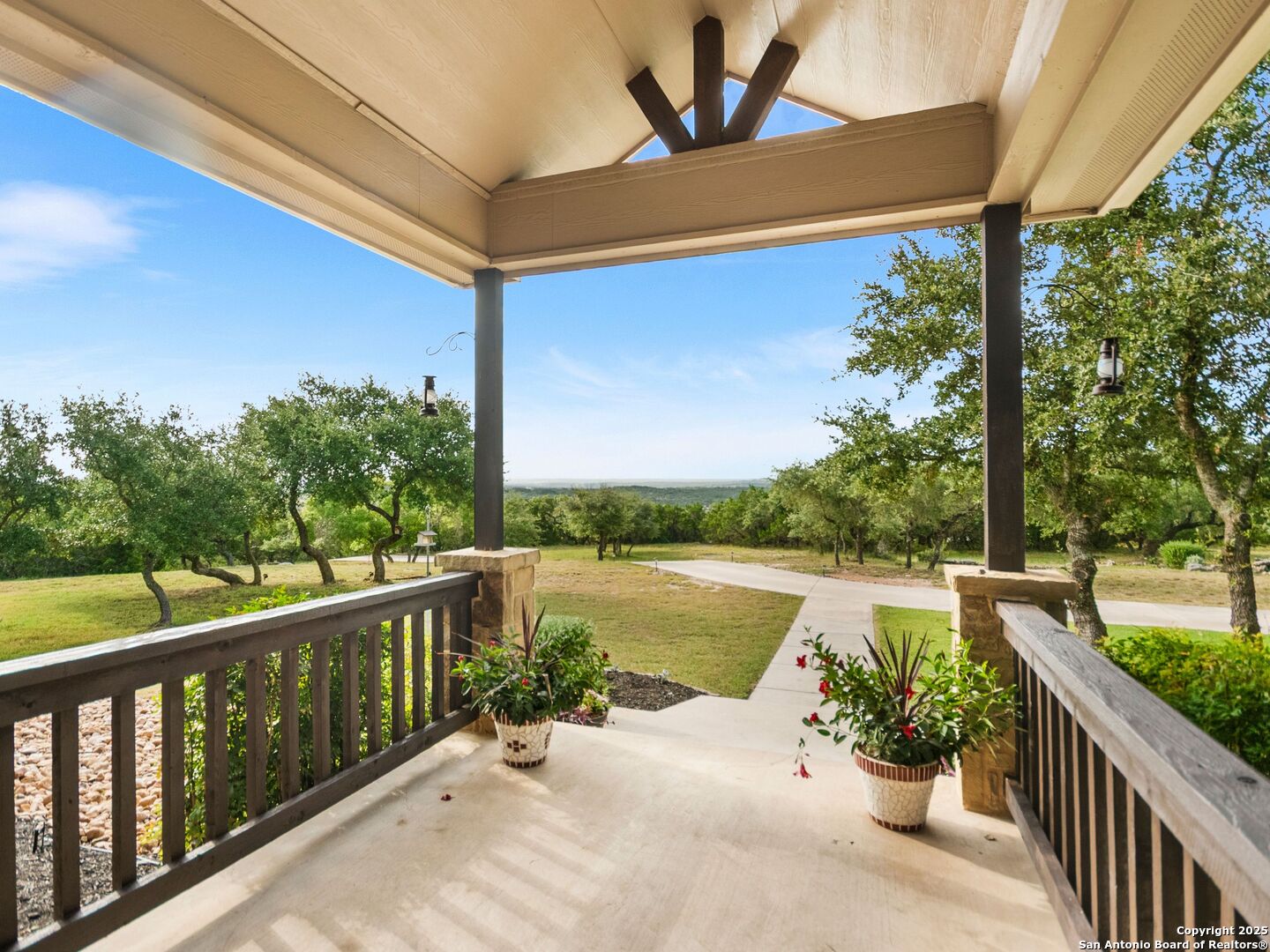 22 Outlook Point Boerne, TX 78006 - Photo 2 of 50