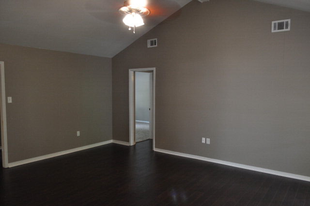 123 Ridgewood Drive Daphne, AL 36526 - Photo 4 of 7 Living Room 1