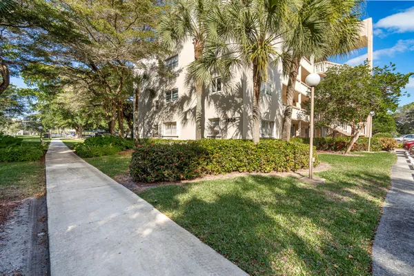 $160,000 | 1606 Abaco Drive, Unit H2, Coconut Creek, FL 33066