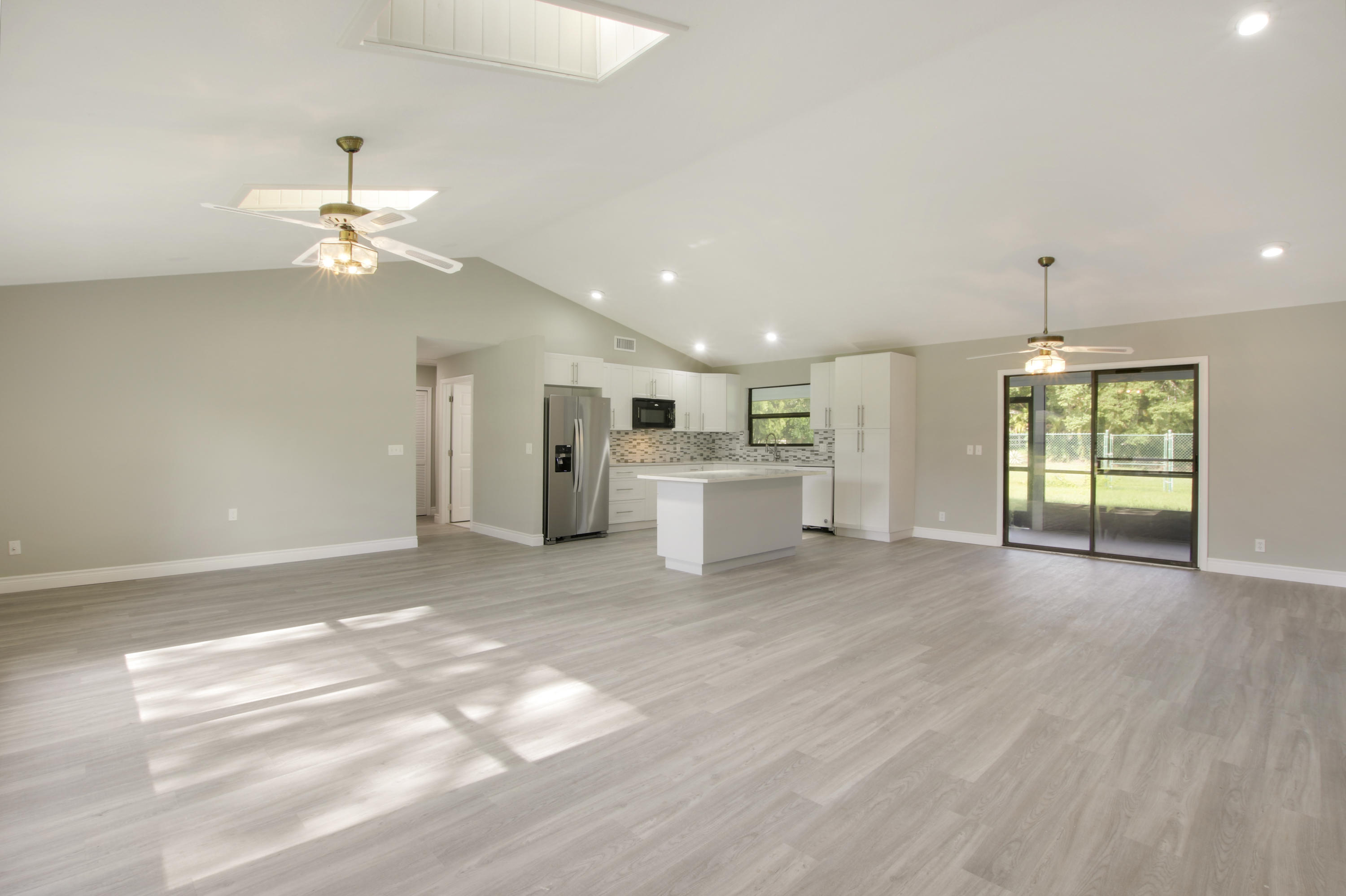 1252 Raintree Lane Wellington, FL 33414 - Photo 3 of 22 Looking in