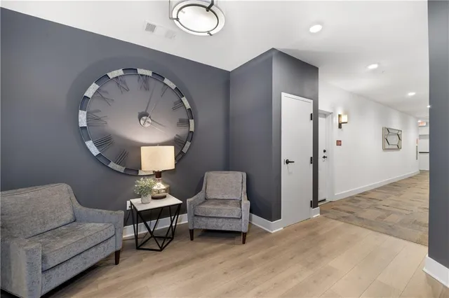 a very nice looking room with a mirror