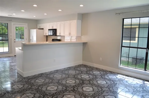 $2,400 | 6400 Santos Street, Austin, TX 78741