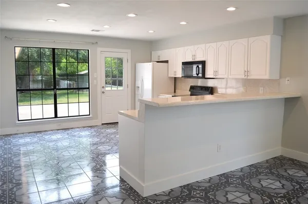 $2,400 | 6400 Santos Street, Austin, TX 78741