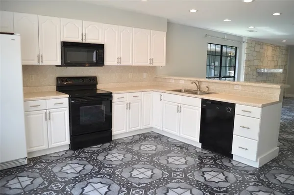 $2,400 | 6400 Santos Street, Austin, TX 78741