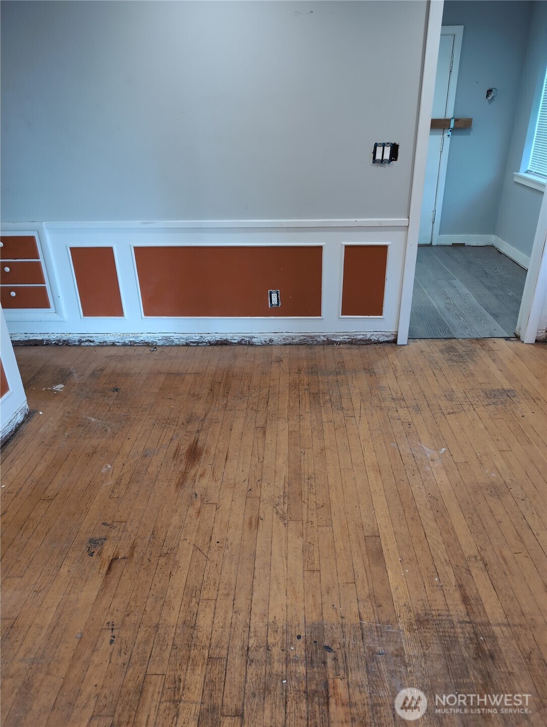 6925 52nd Avenue South Seattle, WA 98118 - Photo 8 of 9 a view of a livingroom with wooden floor